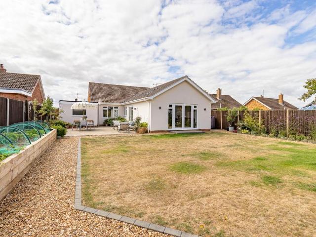 3 bedroom detached bungalow for sale
