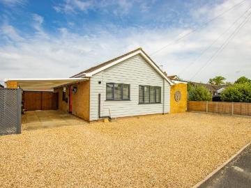 3 bedroom detached bungalow for sale
