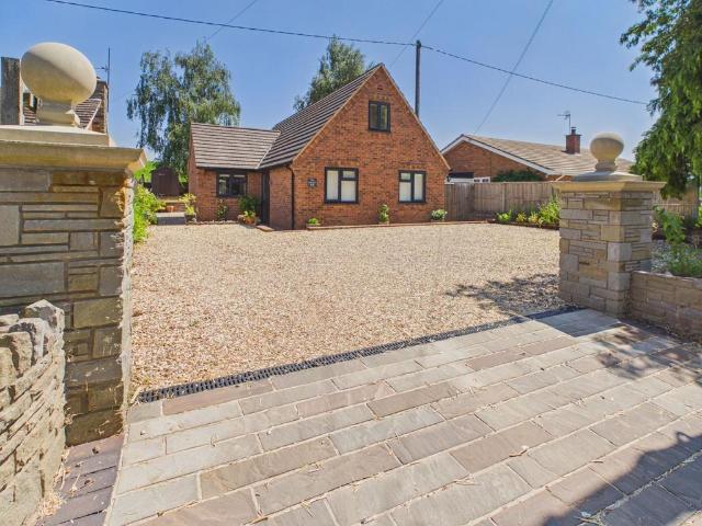 3 bedroom detached bungalow for sale