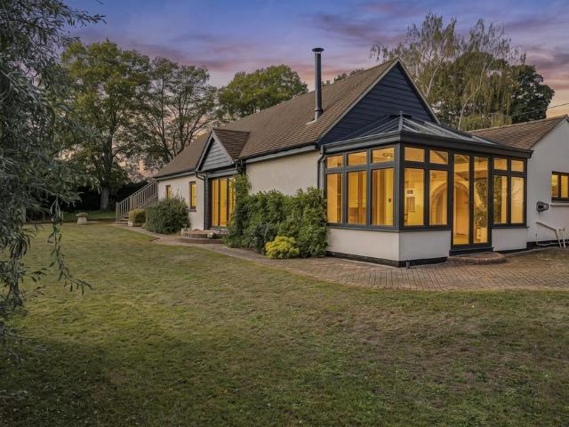 3 bedroom detached bungalow for sale