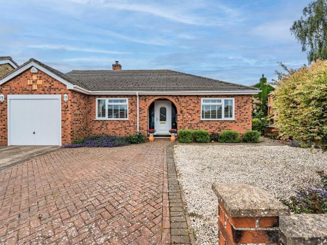 3 bedroom detached bungalow for sale