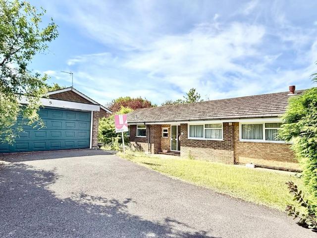 3 bedroom detached bungalow for sale