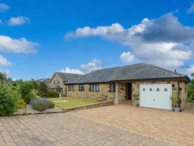 3 bedroom detached bungalow for sale