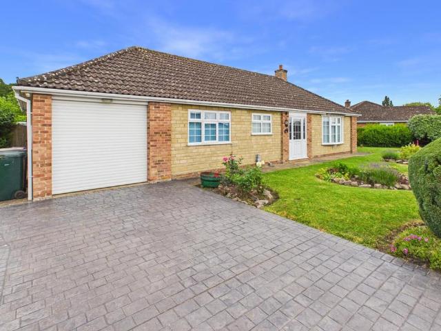 3 bedroom detached bungalow for sale