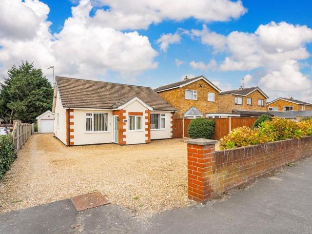 3 bedroom detached bungalow for sale