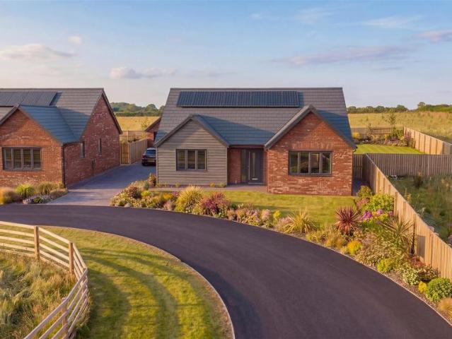 3 bedroom detached bungalow for sale