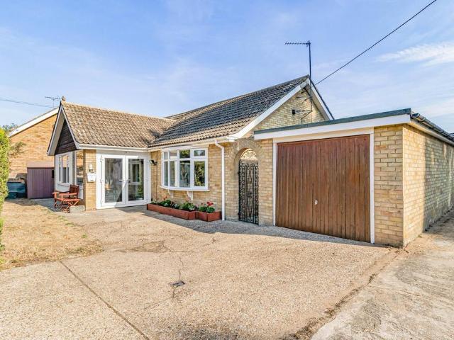 3 bedroom detached bungalow for sale