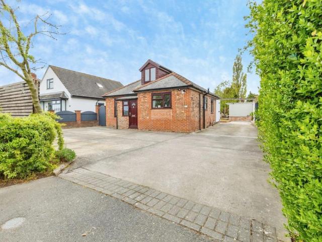 3 bedroom detached bungalow for sale