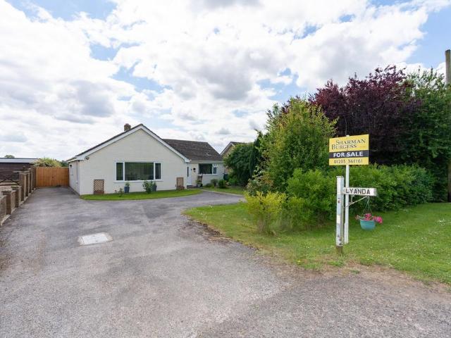 3 bedroom detached bungalow for sale