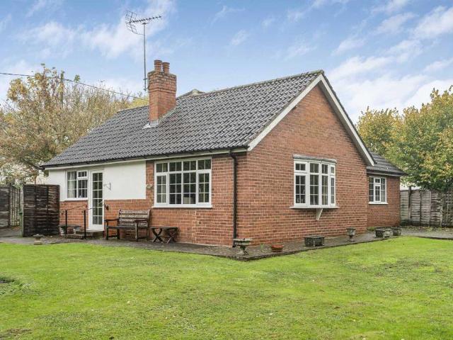 3 bedroom detached bungalow for sale
