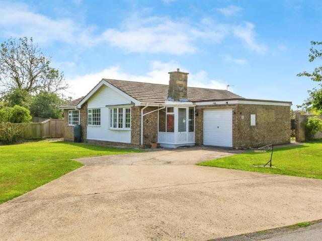 3 bedroom detached bungalow for sale