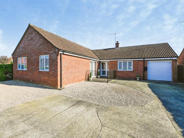 3 bedroom detached bungalow for sale