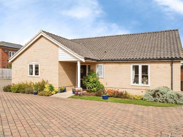 3 bedroom detached bungalow for sale