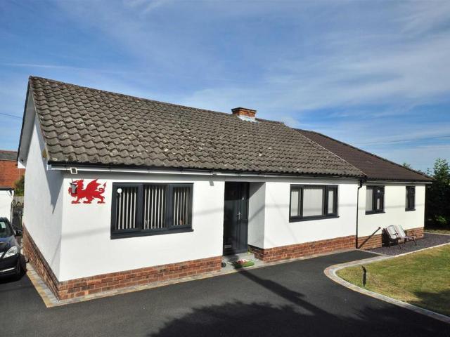 3 bedroom detached bungalow for sale