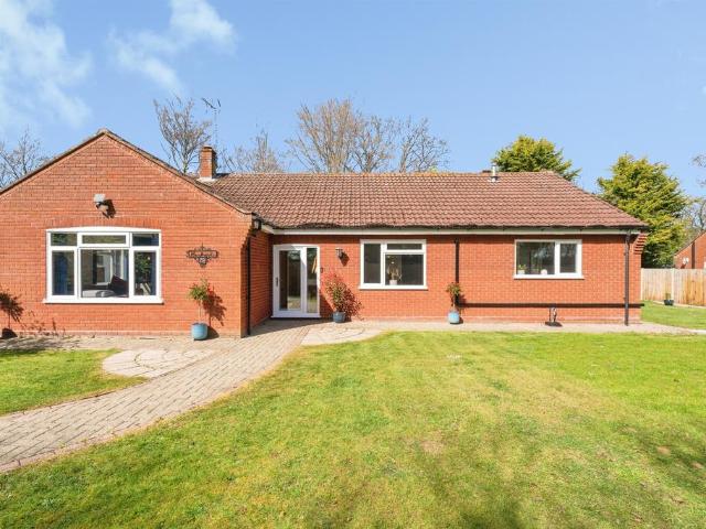 3 bedroom detached bungalow for sale