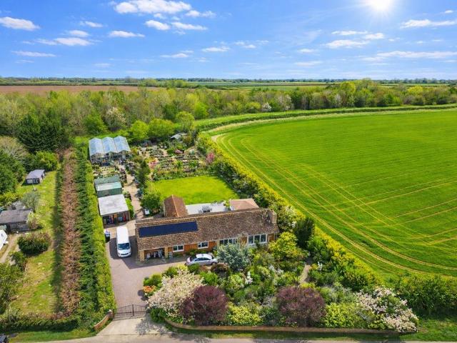 3 bedroom detached bungalow for sale