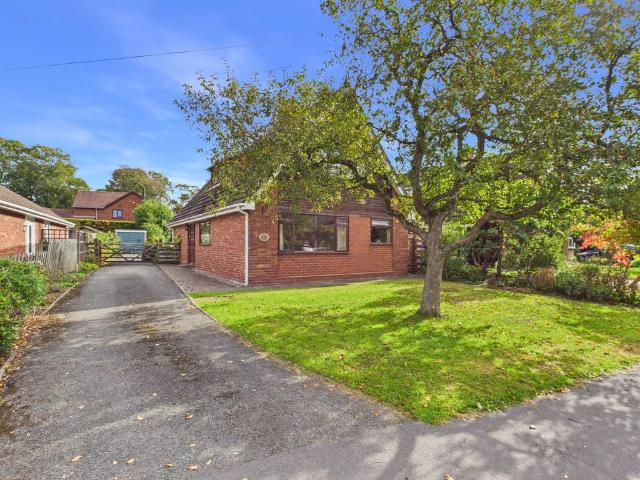 3 bedroom detached bungalow for sale