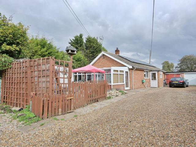3 bedroom detached bungalow for sale