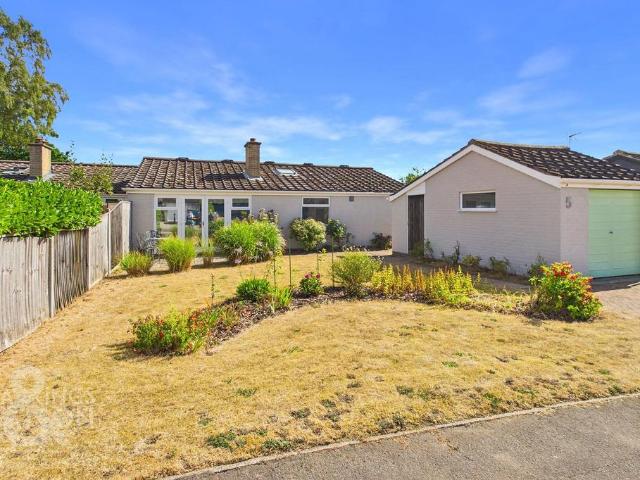 3 bedroom semi detached bungalow for sale