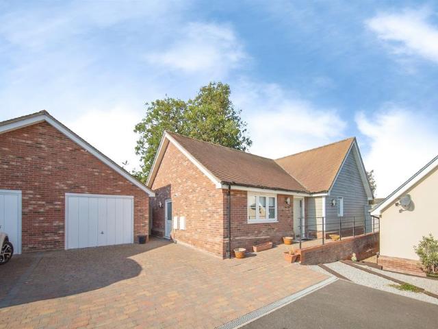 3 bedroom detached bungalow for sale