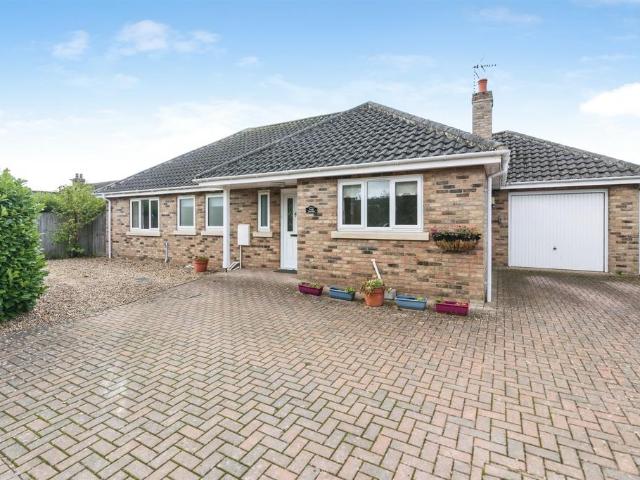 3 bedroom detached bungalow for sale