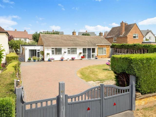 3 bedroom detached bungalow for sale