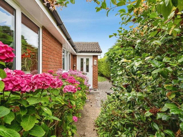 3 bedroom detached bungalow for sale