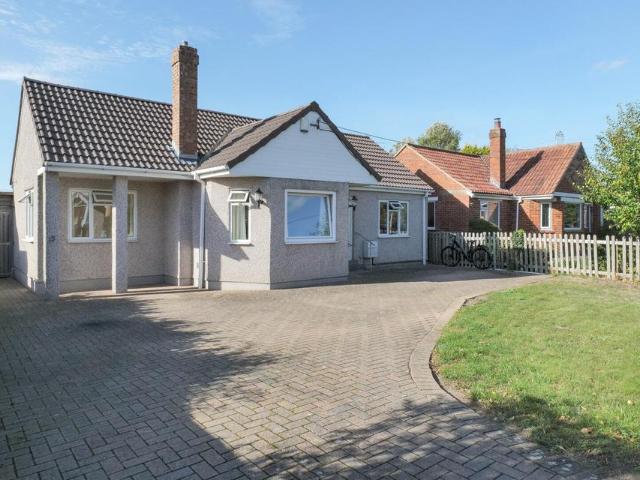 3 bedroom detached bungalow for sale