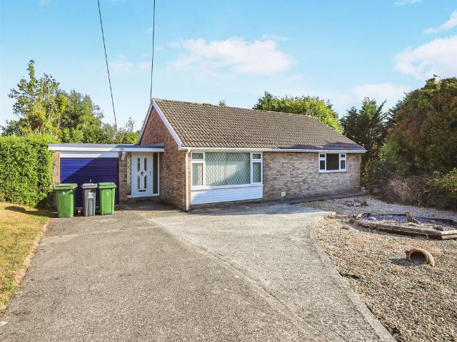 3 bedroom detached bungalow for sale