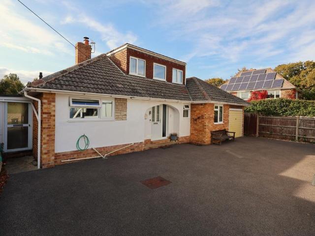 3 bedroom detached bungalow for sale