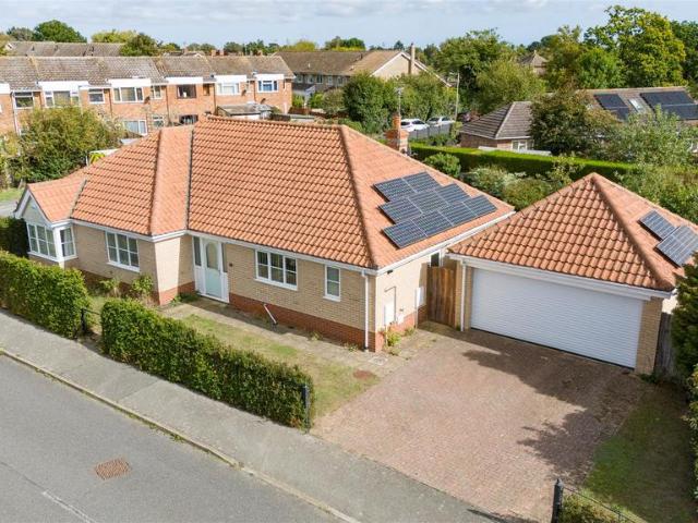 3 bedroom detached bungalow for sale