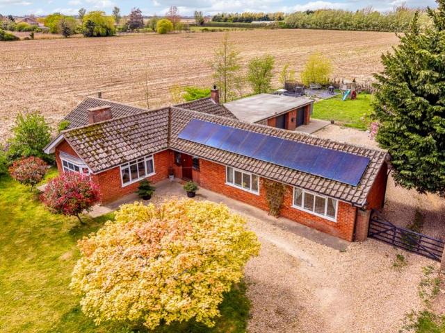 3 bedroom detached bungalow for sale