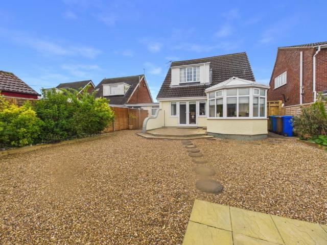 3 bedroom detached bungalow for sale
