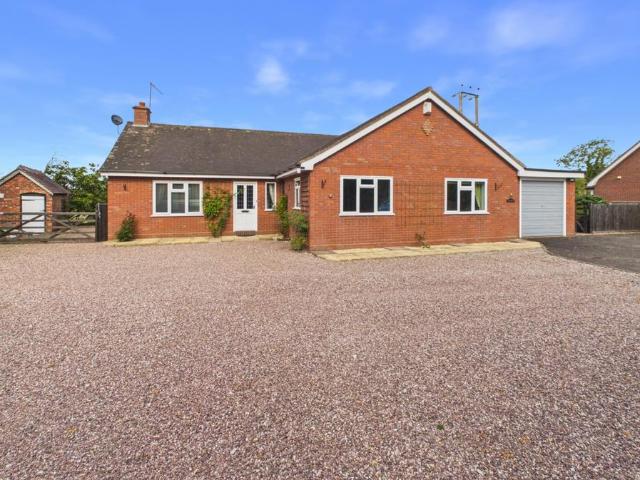3 bedroom detached bungalow for sale
