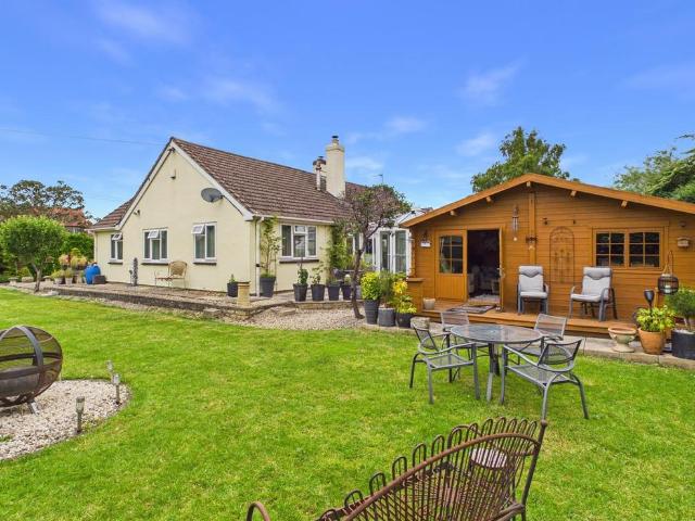 3 bedroom detached bungalow for sale