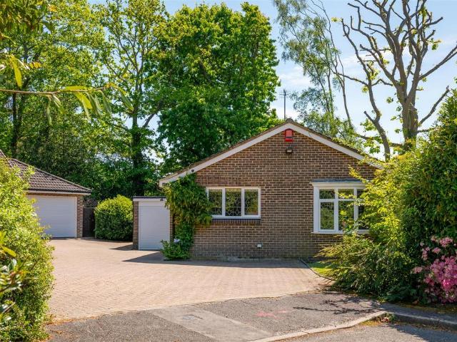 2 bedroom detached bungalow for sale