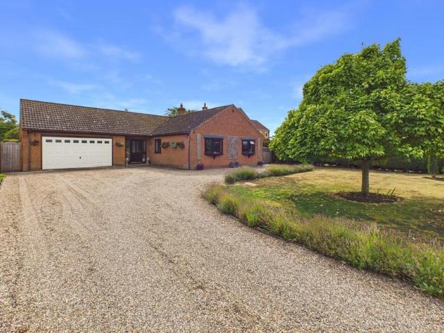 3 bedroom detached bungalow for sale