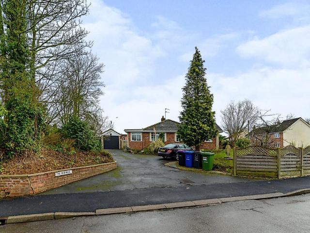 3 bedroom detached bungalow for sale