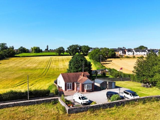 3 bedroom detached bungalow for sale