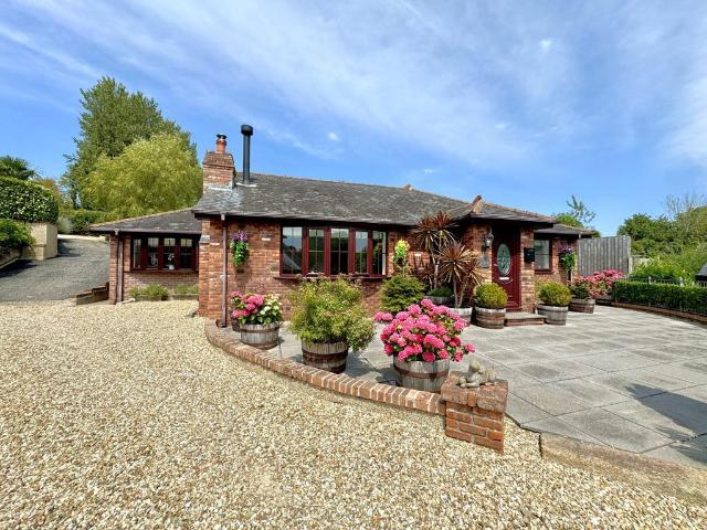 3 bedroom detached bungalow for sale