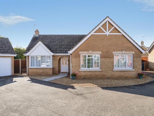 3 bedroom detached bungalow for sale