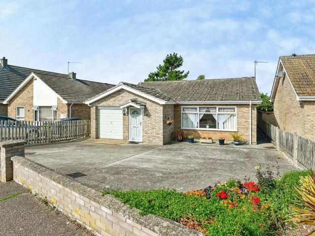3 bedroom detached bungalow for sale