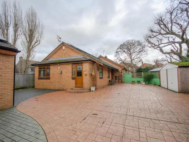 3 bedroom detached bungalow for sale