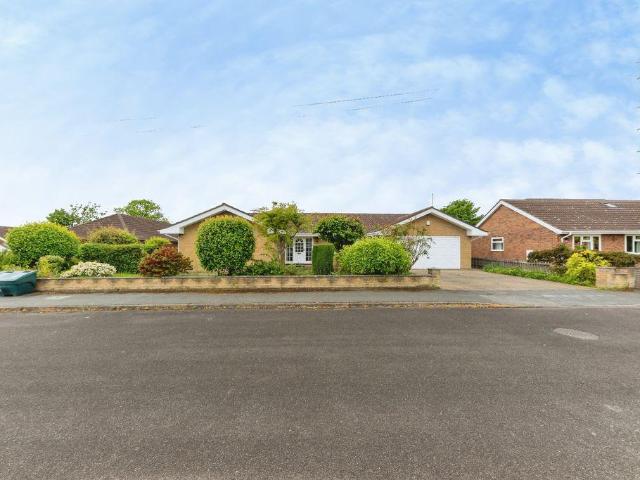 3 bedroom detached bungalow for sale