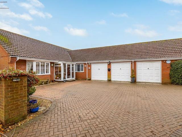 3 bedroom detached bungalow for sale
