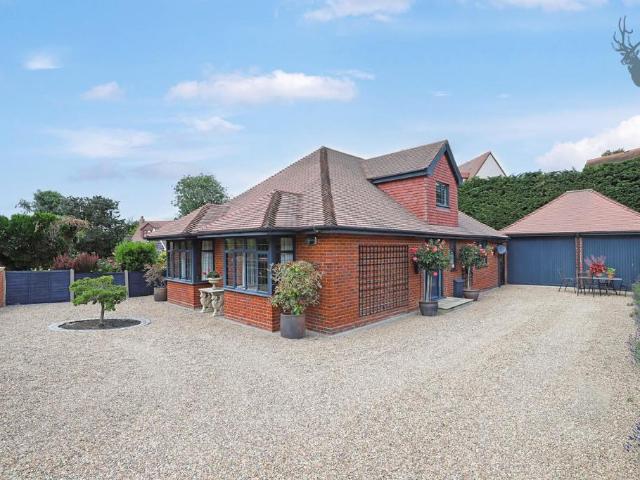3 bedroom detached bungalow for sale