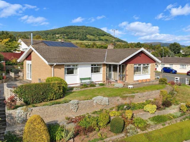 3 bedroom detached bungalow for sale