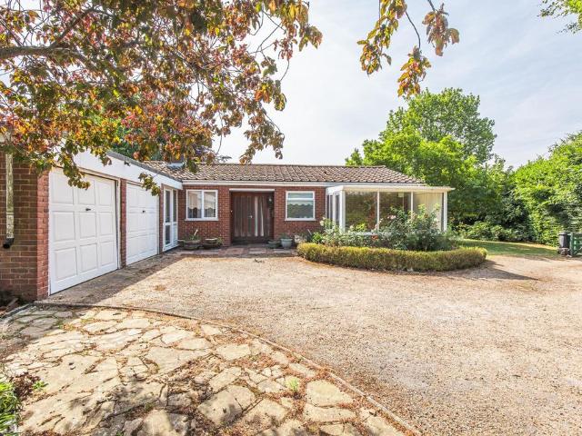 3 bedroom detached bungalow for sale