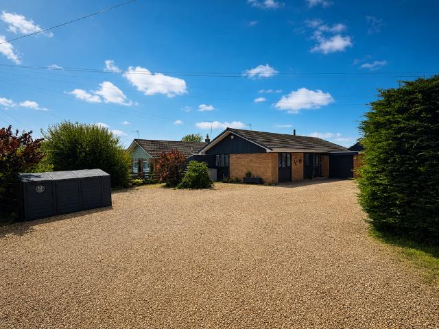 3 bedroom detached bungalow for sale