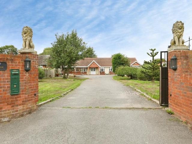 3 bedroom detached bungalow for sale